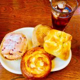 【3びきのくじら@中条】プラレールで遊べる素敵なパン屋カフェ／長野市子連れランチブログ